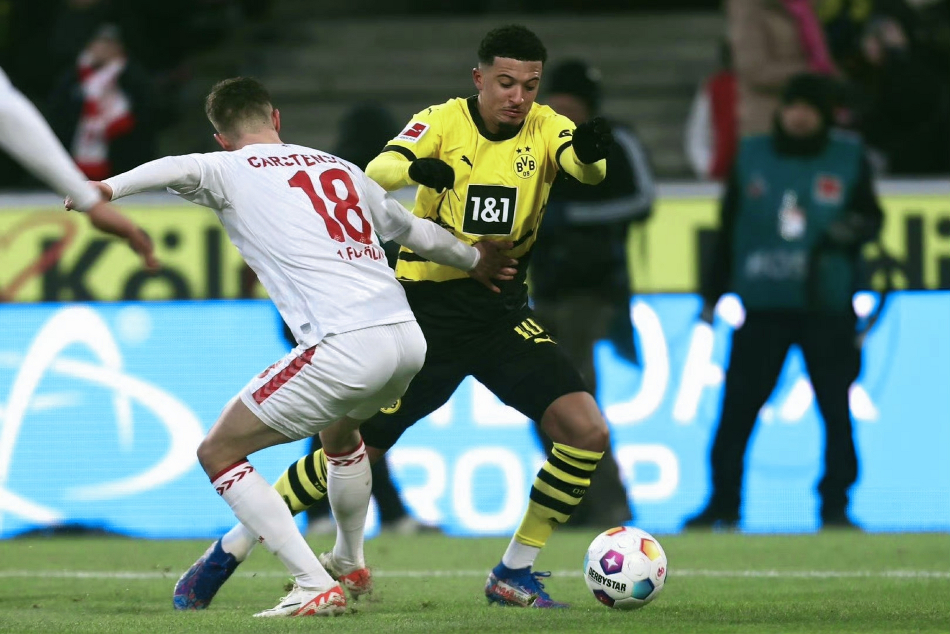 包含多特蒙德主场横扫科隆，豪取大胜的词条