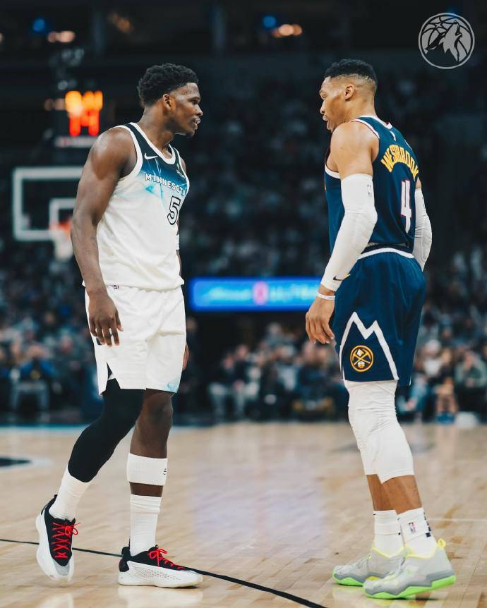 浓眉哥在掘金比赛中势不可挡，大胜引发热议！