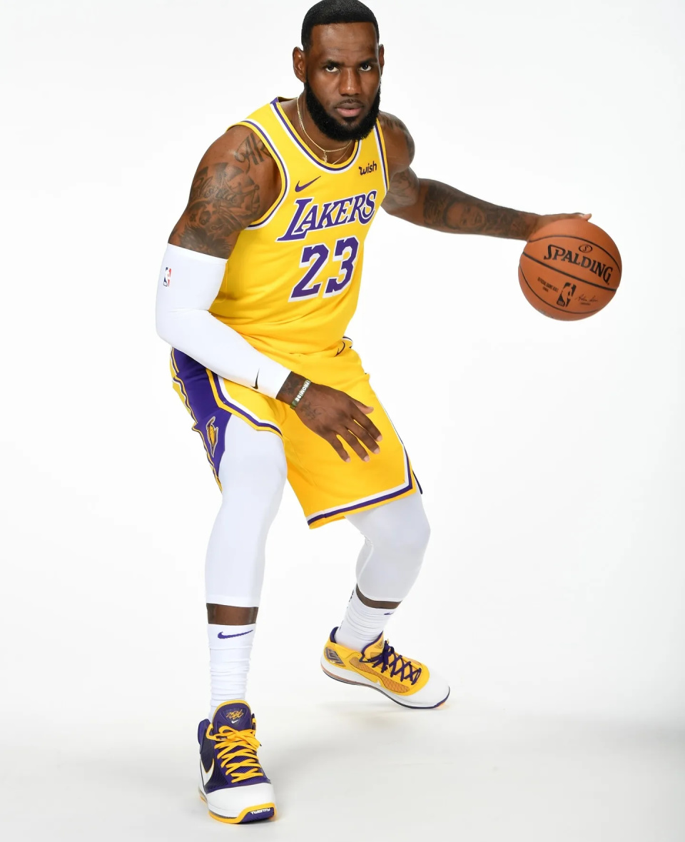 詹姆斯连续十二场比赛得分超过表现优异，IG不断突破！