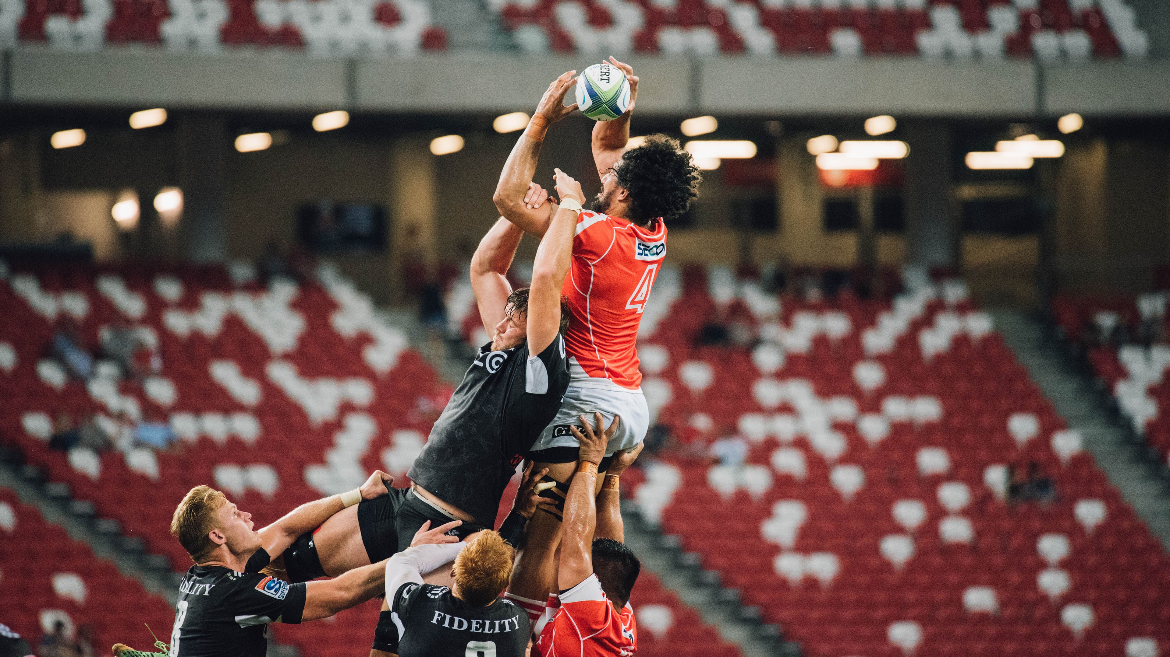 詹姆斯焦点对战，穆古鲁扎与40激战快船分钟，大比分获胜胜负难料！热度持续攀升